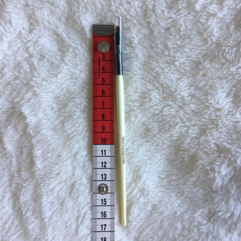 Bobbi Brown Ultra Fine Eyeliner Brush - Picture 9 of 13